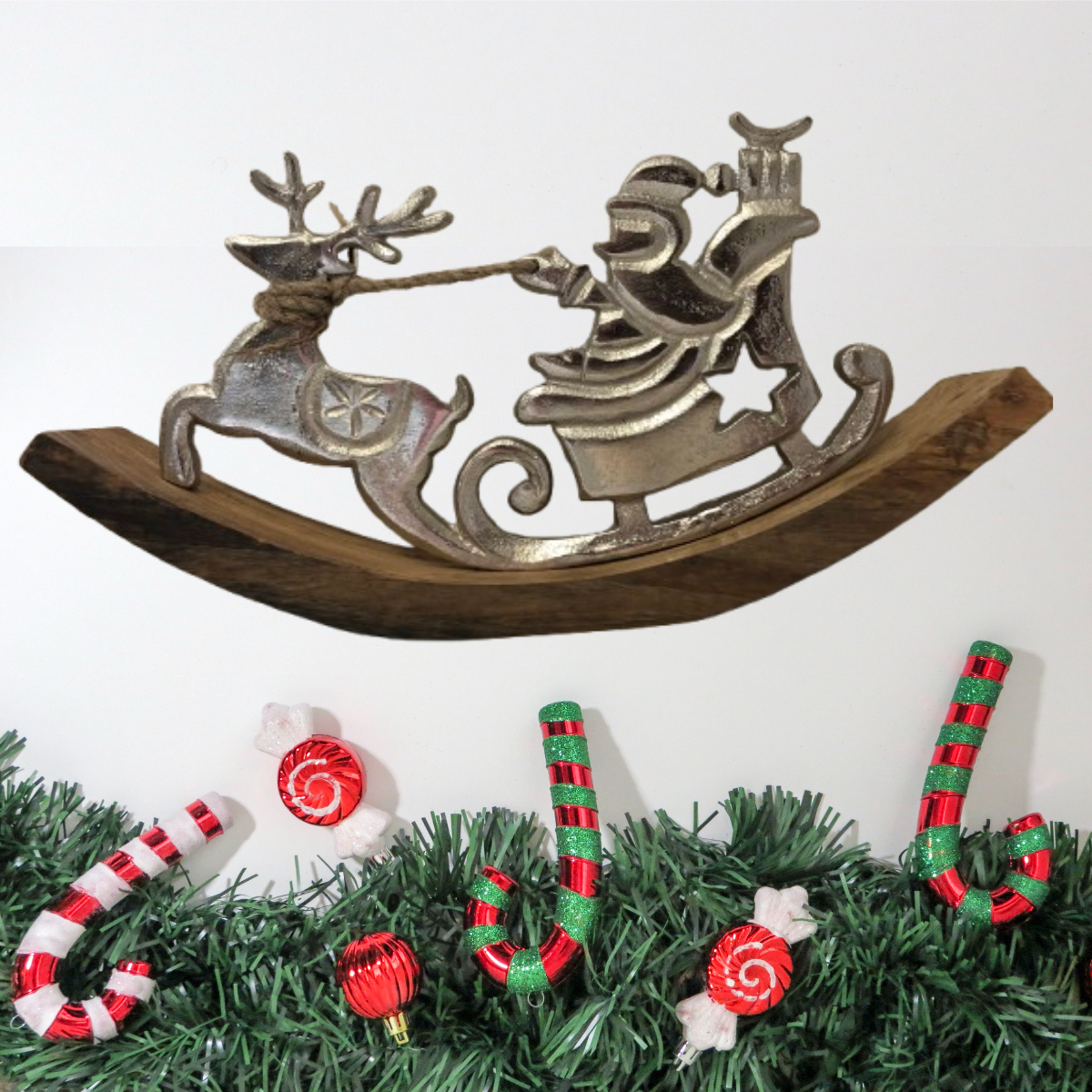 vendita di decorazione casa con babbo natale in metallo sulla slitta con base a dondolo in legno online shoppinghome.it