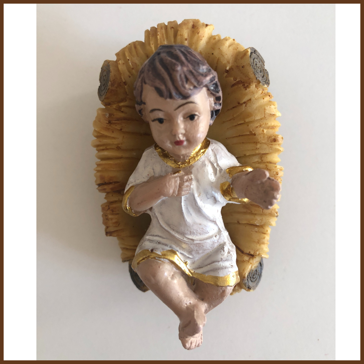 Bambinello con culla preseppe in resina 7 cm Statuina decorazioni natalizie Gesù bambino