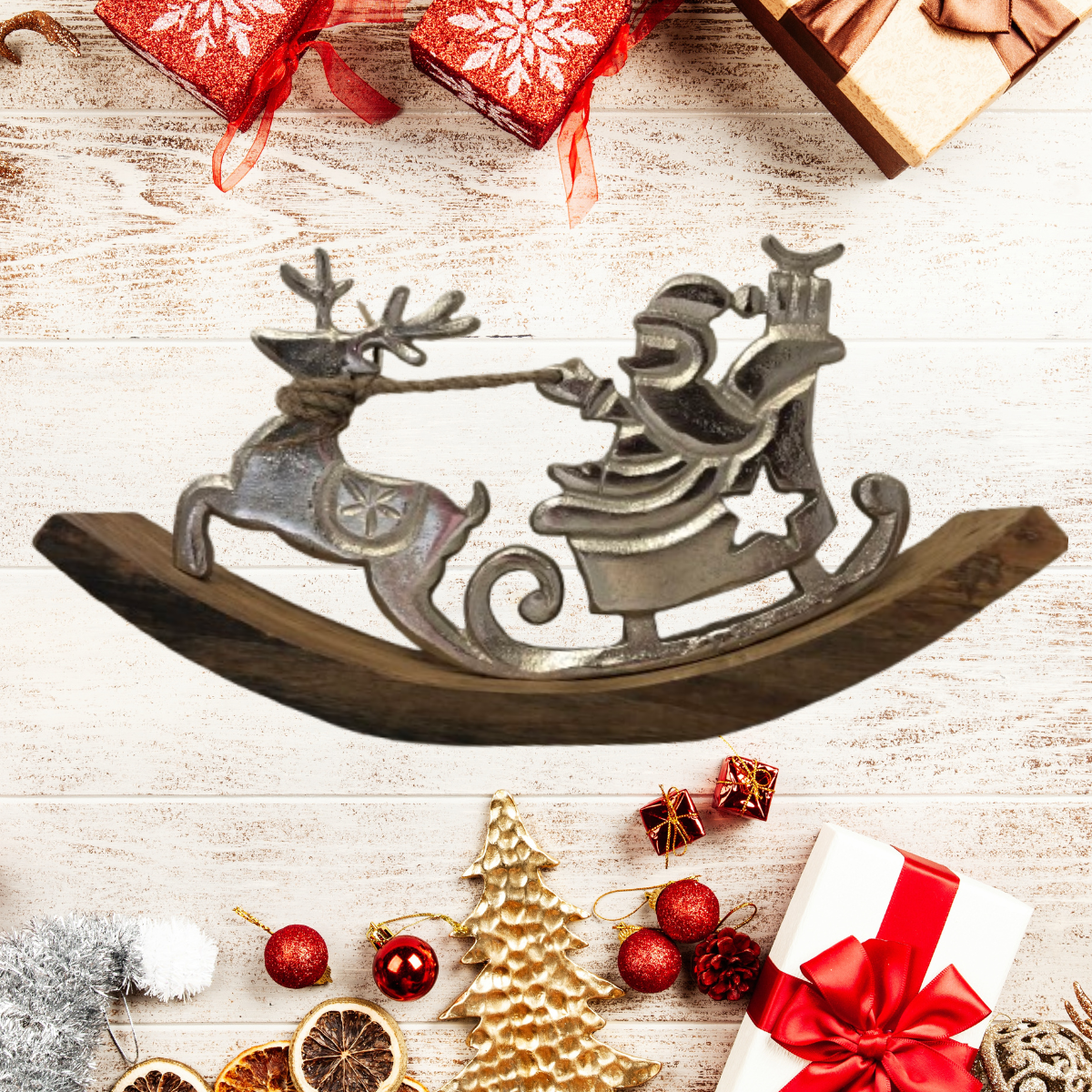 vendita di decorazione casa con babbo natale in metallo sulla slitta con base a dondolo in legno su sfondo natale online shoppinghome.it