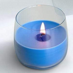 vendita di candela antiodori profuma in vasetto di vetro mostrata accesa colore celeste shoppinghome.it