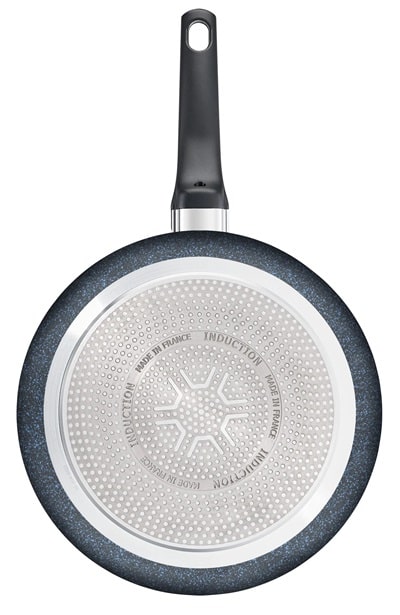 vendita lagostina performa padella 20 centimetri colore blu con 1 manico lungo rivettato resistente sicuro , fondo in acciaio adatto anche all'induzione , lavabile in lavastoviglie dettaglio fondo acciaio| shoppinghome.it